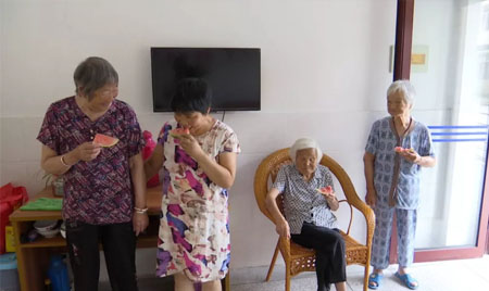 在高温下，东莞养老院的老人过的怎么样