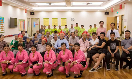 金慈东莞养老院八月生日会，情暖长者心