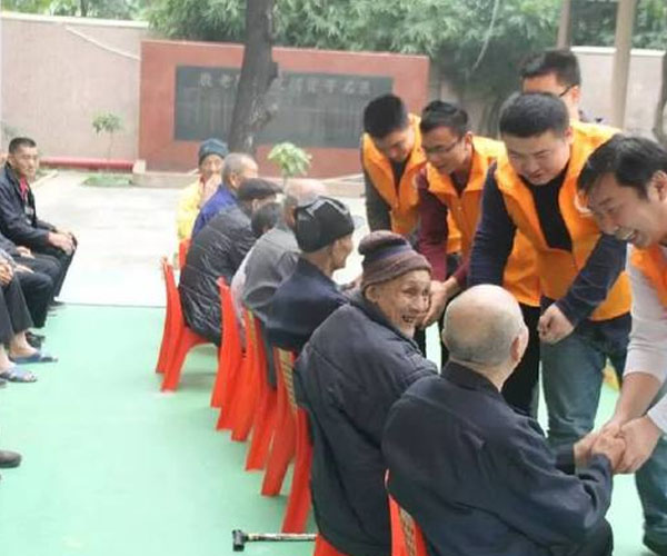慈善会前往东莞疗养院，为老人们送上爱心物品