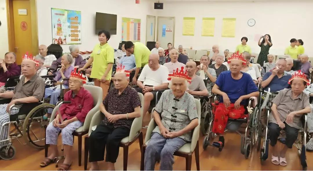 金慈东莞养老院·欢天喜地庆生日，花好月圆过中秋