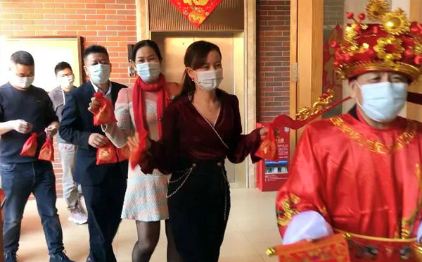 东莞金慈| 发福袋！送健康！金慈陪老人暖心过大年