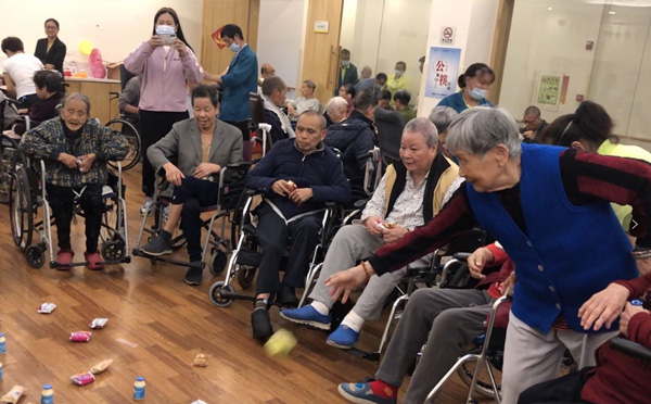 良辰美景度元宵 金慈游园共喜乐